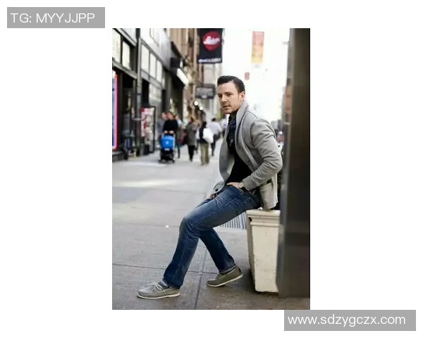 足球明星穿搭新风尚紫色鞋子引领潮流时尚魅力尽显