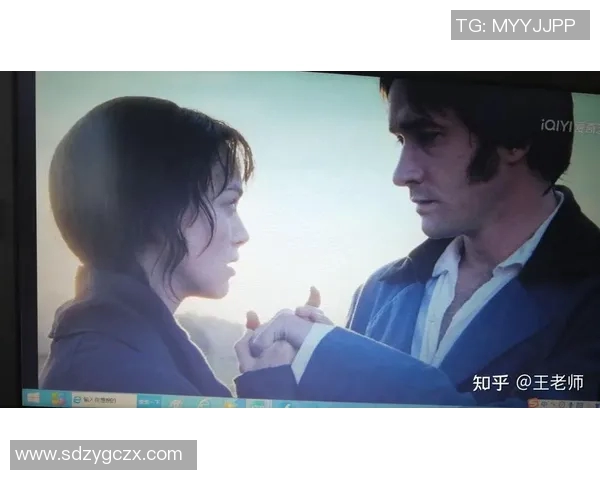 女主作为足球明星的助理在赛场与生活中演绎的青春爱情故事